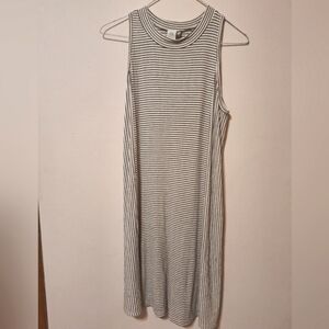 Paper Crane Size medium Black cream stripped sleeveless midi/mini dress